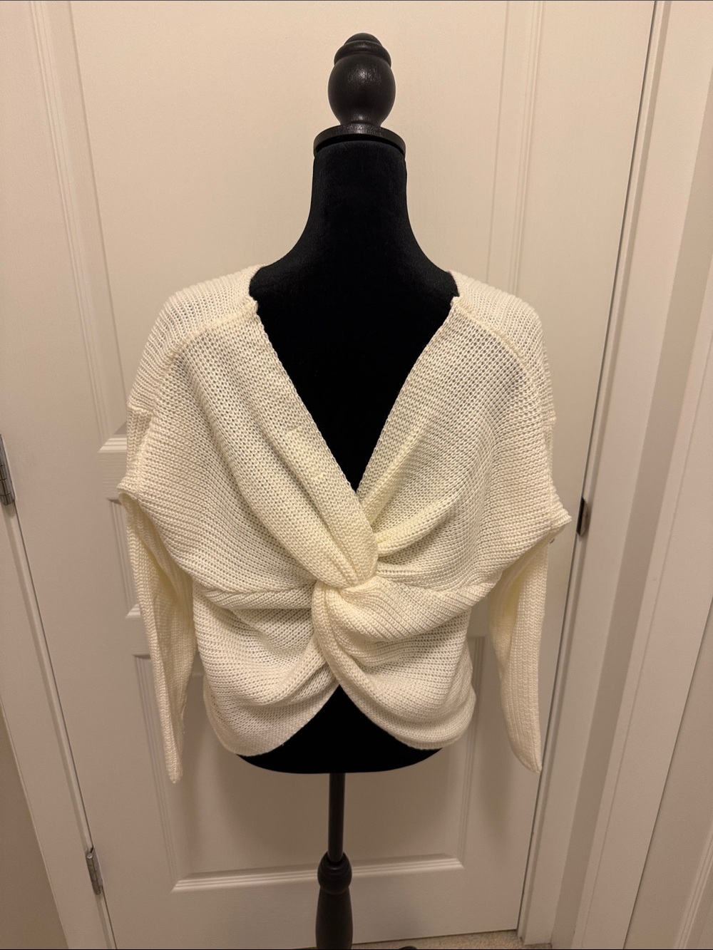 Twist-Back V-Neck Knit Sweater in Cream